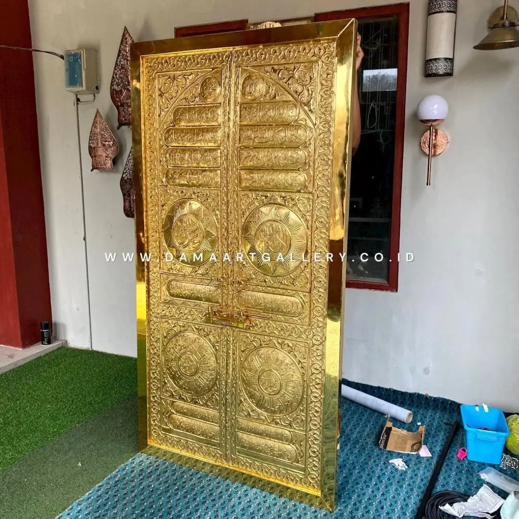 Pengrajin Pintu Kabah Kuningan Tembaga